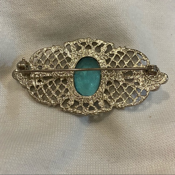 VINTAGE UNSIGNED 1928 Co. FILIGREE BROOCH - Picture 4 of 5